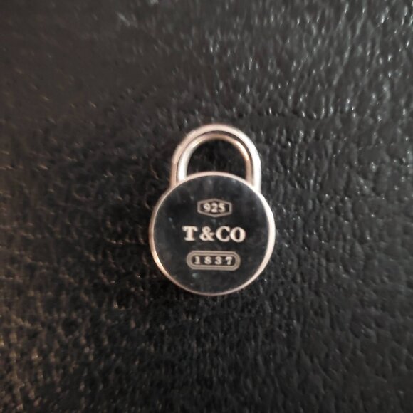 TIFFANY & CO. ROUND LOCK AND CHAIN - Picture 4 of 8